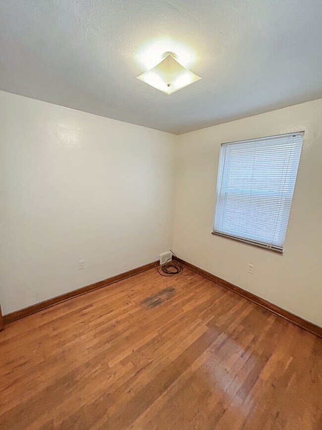 Building Photo - 1028 Fleming St