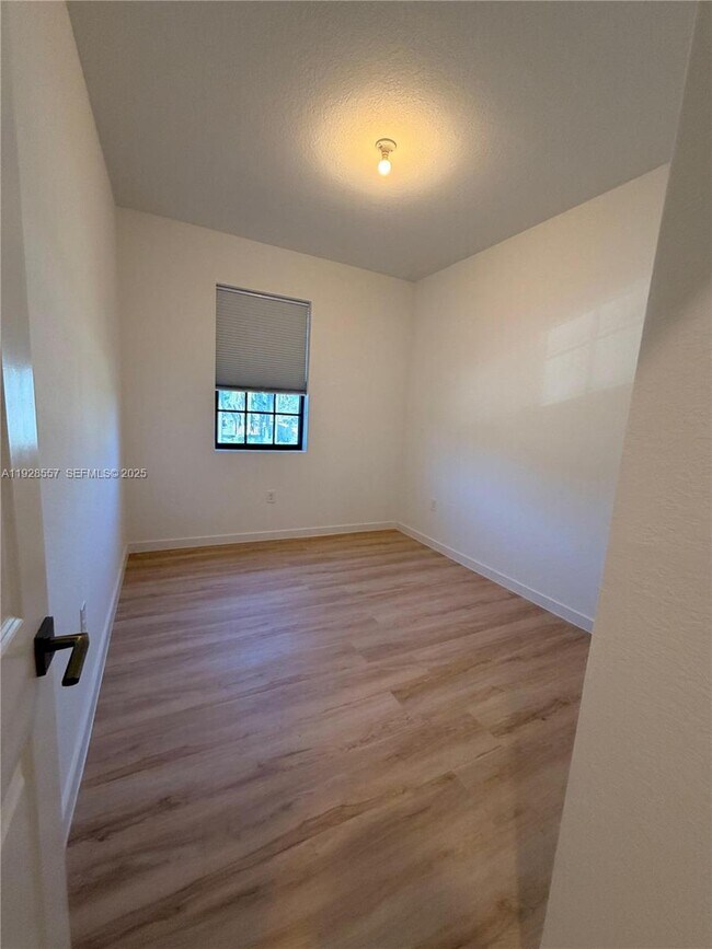 Building Photo - 711 SW 11th St