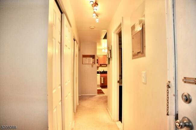 Building Photo - 3320 Richmond Ct