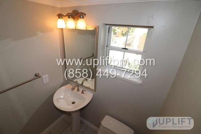 Building Photo - 10040 Scripps Vista Way