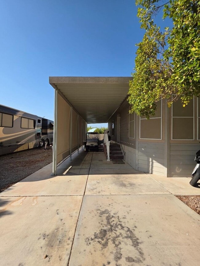 Building Photo - 5707 E 32nd St