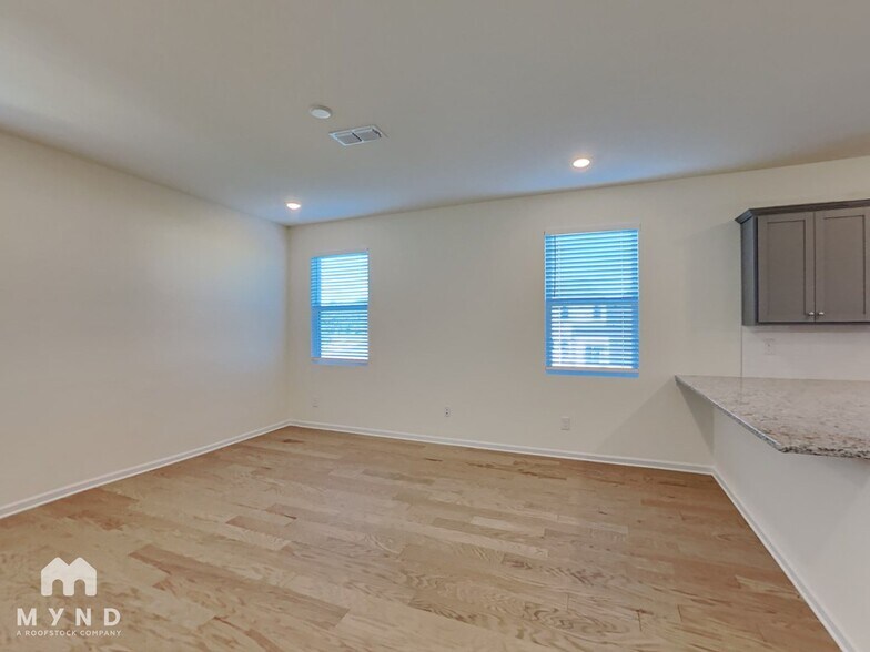 Building Photo - 1568 Banham Dr