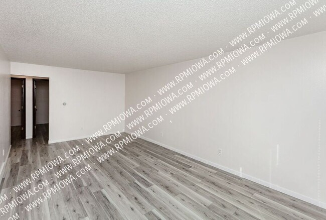 Building Photo - 1020 Williams St