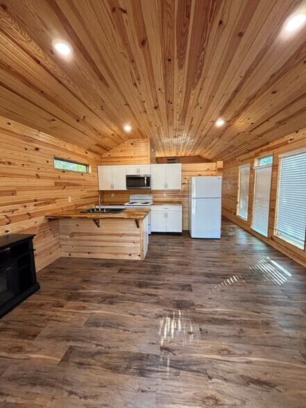 Building Photo - 16889 Digby Dr