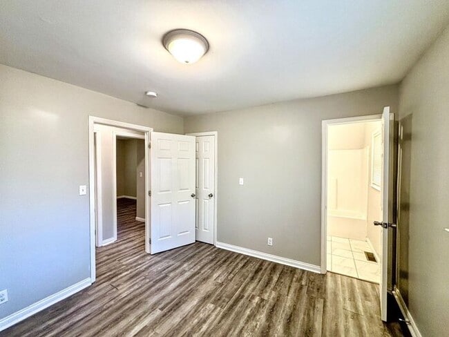 Building Photo - Charming 4-Bedroom Home with Fenced Yard a...