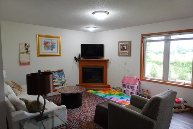 Building Photo - 100 Tattler Ln