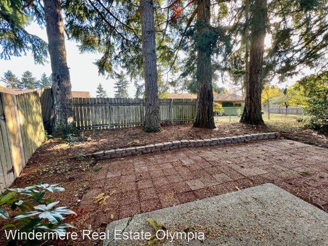 Building Photo - 2 br, 1.5 bath House - 1605 16th Ct SE Unit B