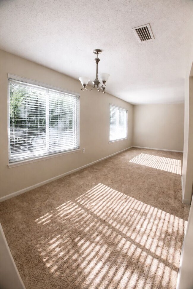 Building Photo - Charming Corner Lot Home In Destin!