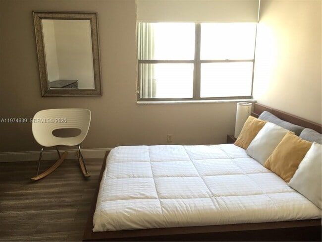 Building Photo - 1800 Collins Ave