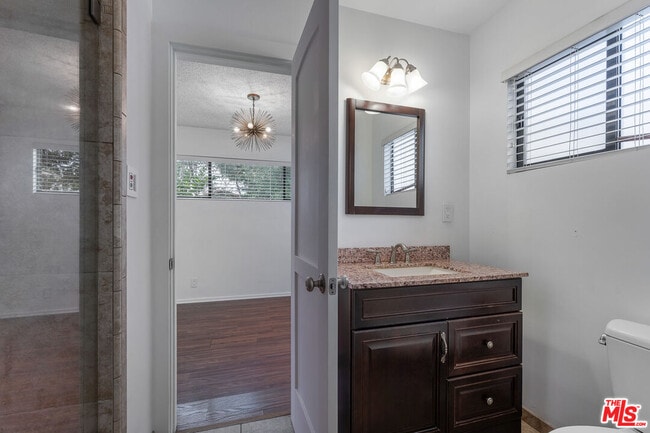 Building Photo - 927 N Edinburgh Ave