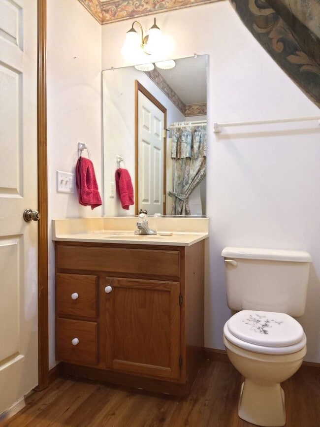 Building Photo - 3 Bedroom 2 Bathroom Home in Goshen!