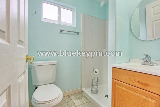 Building Photo - 2 Bed, 2 Bath Home with a Large Yard Near Glenfair Park