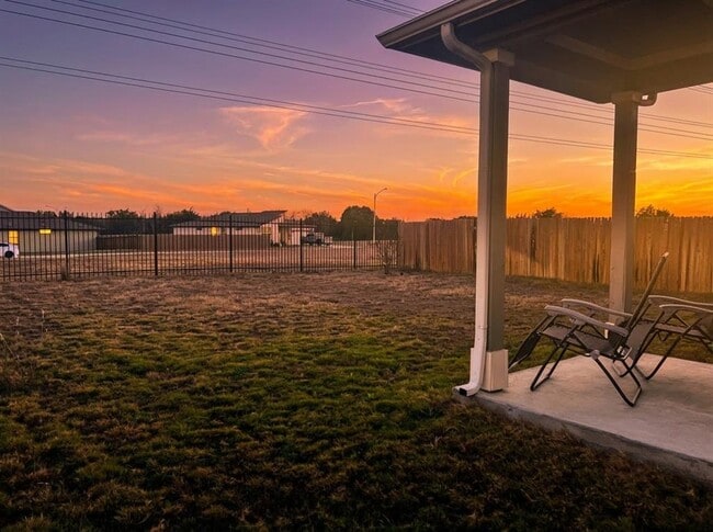 Building Photo - 7515 Traylor Cv