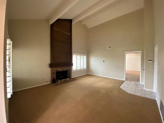 Building Photo - 3BR 3BA home, located in beautiful Solana Beach! Spacious layout with lush landscape