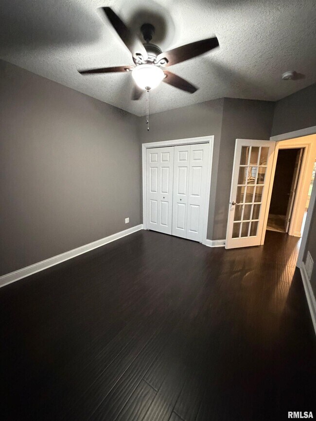 Building Photo - 2625 E 56th Ct