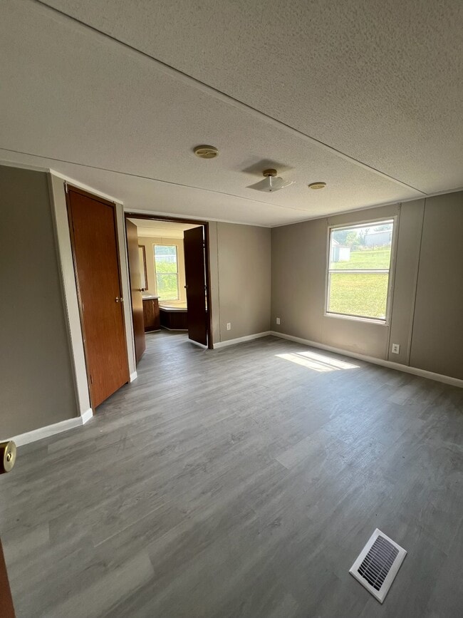 Building Photo - 183 Jolly Roger Dr