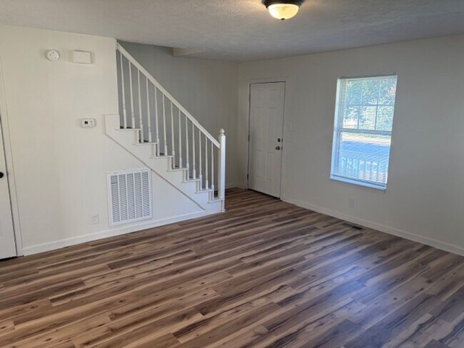 Building Photo - Murfreesboro-Cason Ln area 3BR/2BA+ Garage