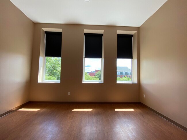 Building Photo - 83 Hanover St