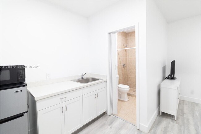 Building Photo - 16201 SW 144th Ct