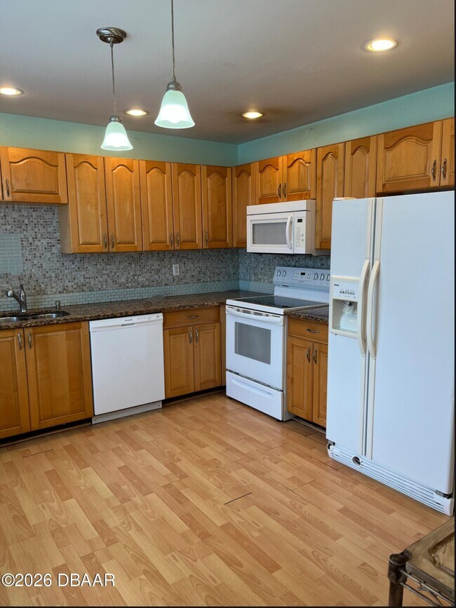 Building Photo - 233 Pine Cone Trail