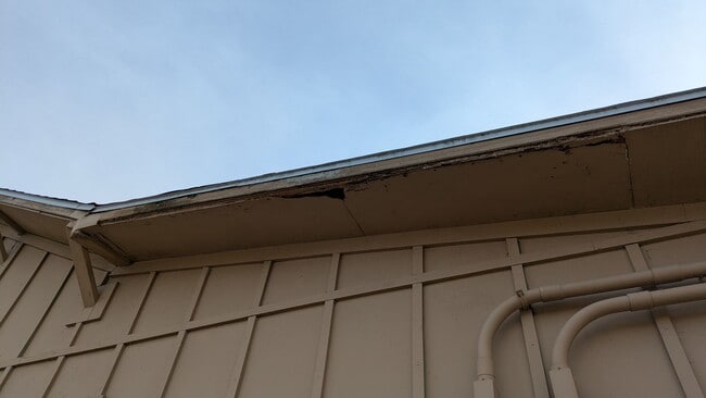 Building Photo - 806 S Saville Ave