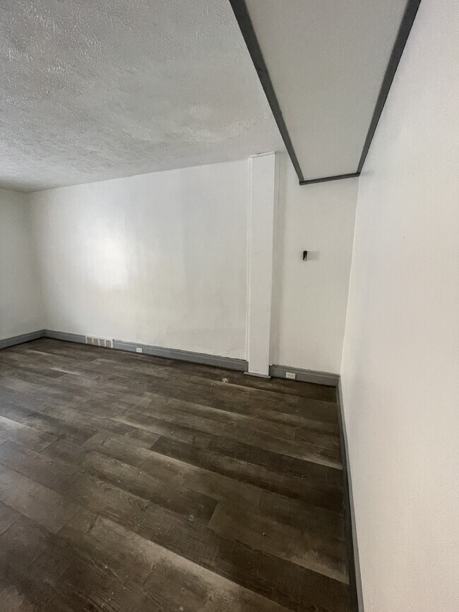 Building Photo - 618 Penn Ave