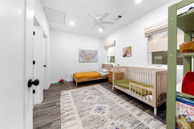 Building Photo - 5924 S Congress Ave