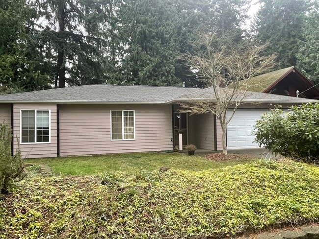Small Pet Friendly Home in Clinton! - Small Pet Friendly Home  in Clinton!
