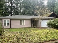 Building Photo - Spacious Clinton Home with New Upgrades!