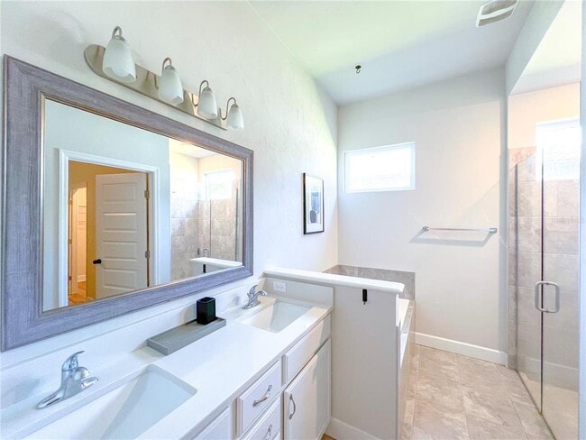 Building Photo - 9340 SW 67th Ln