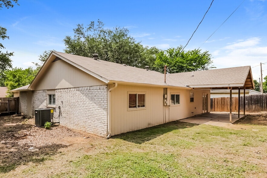 Building Photo - 6003 Cool Springs Dr