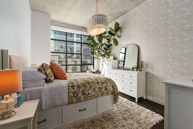 Building Photo - Modern Chic 2 bedroom at M2i