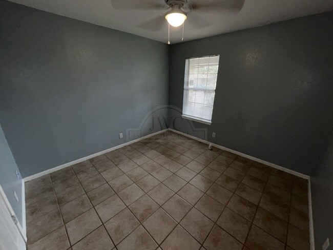 Building Photo - 1815 Gautier Ave