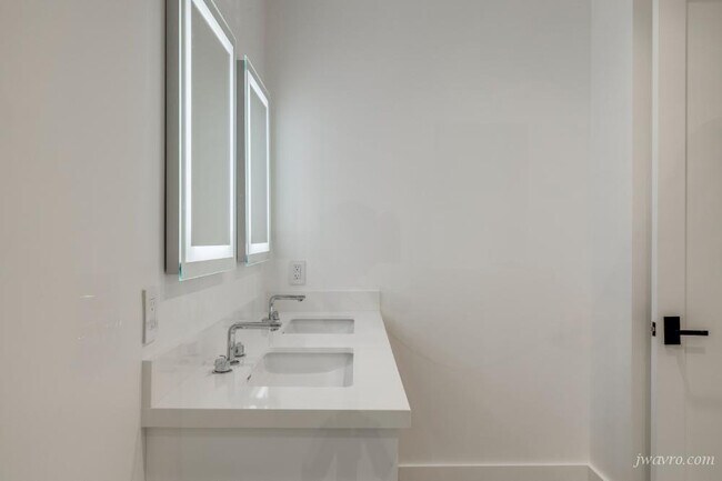 Building Photo - 20 Belcher St