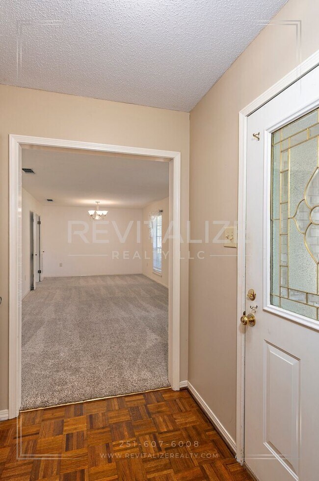 Building Photo - Charming 3 Bed 2 Ba Home Close to Saraland