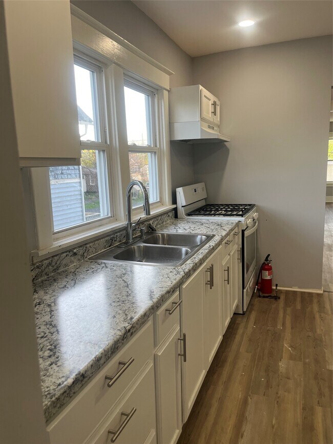 Building Photo - 36 Frederick St