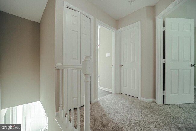 Building Photo - 5702 Cambridge Dr