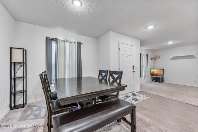 Building Photo - 1550 Leeward Ave SE