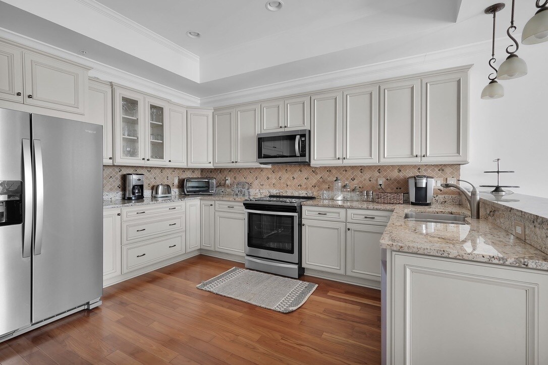 Building Photo - 400 E Bay St