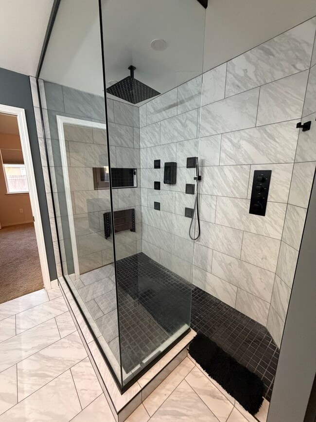 Building Photo - Single Family Home available in Quiet neighborhood.