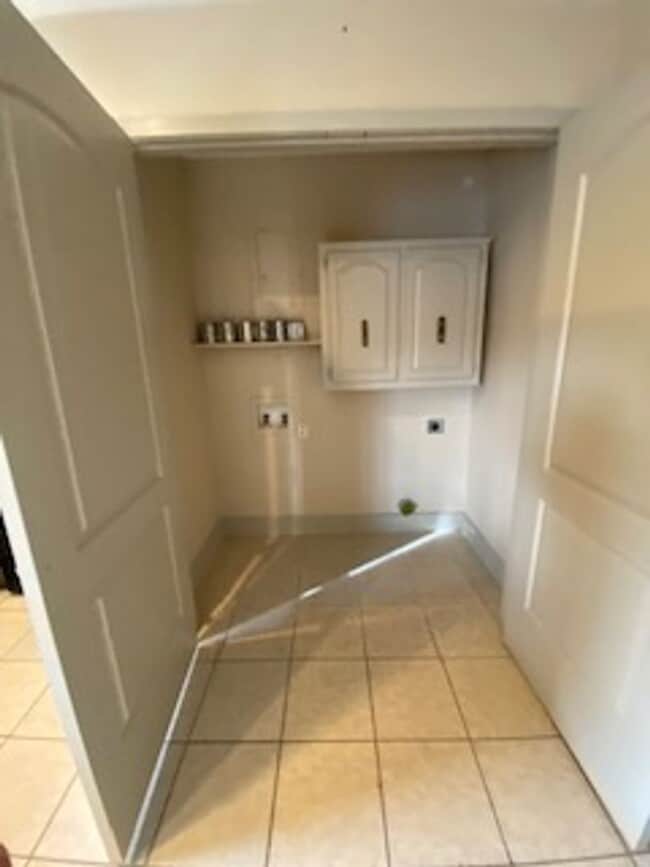 Building Photo - 2-bedroom, 1 bath house in Frisco. Parking uncovered.