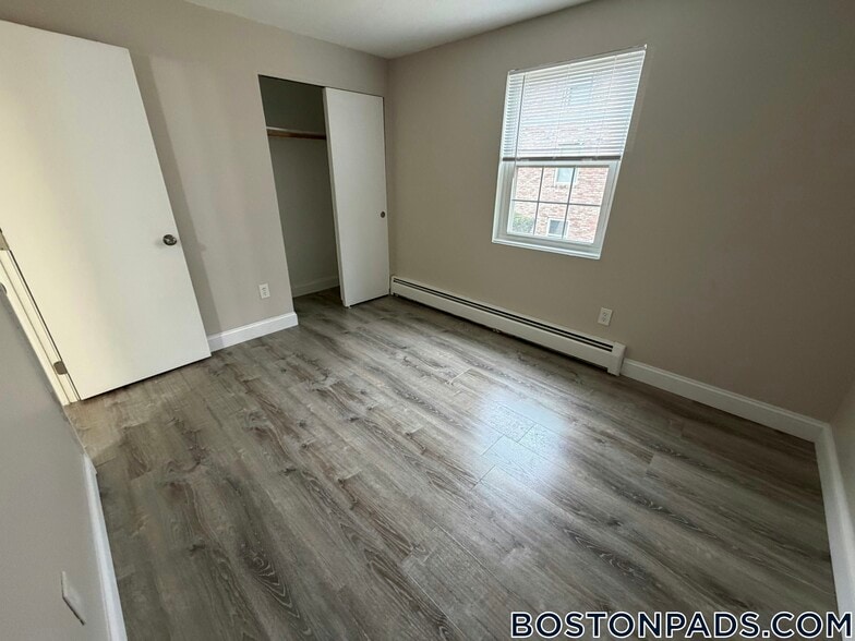 Building Photo - 71 Bernier St