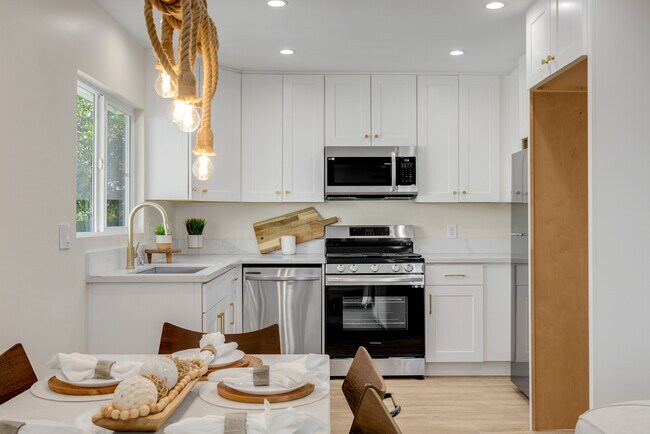 Building Photo - 3650 W 111th Pl