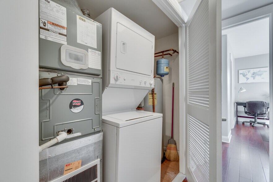 In-unit washer and dryer - 1354 Euclid St NW