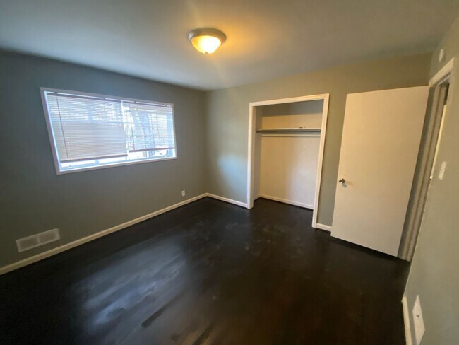 Building Photo - October Special!! Reduced Rent! Move In special- First Months Rent Free! Terms Apply! Call Today~