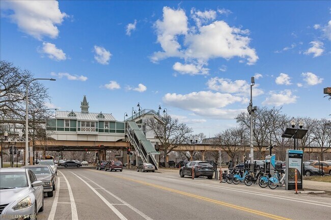 Building Photo - 352 N Avers Ave