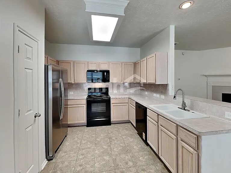 Building Photo - 18475 Sunrise Pines Dr