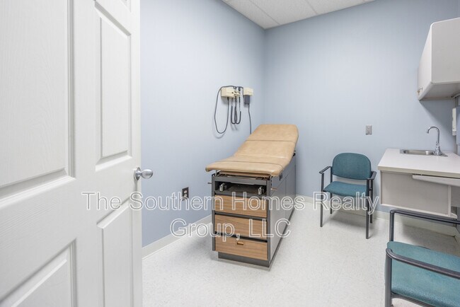 Building Photo - 305 Grady Rd