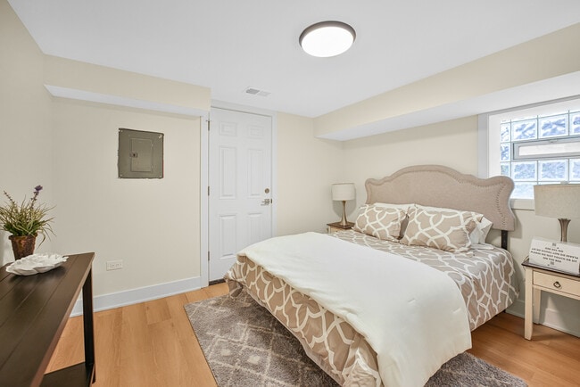 Building Photo - 2541 N 76th Ave