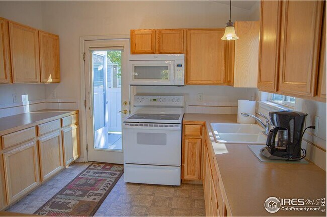 Building Photo - 1371 Saginaw Pointe Dr